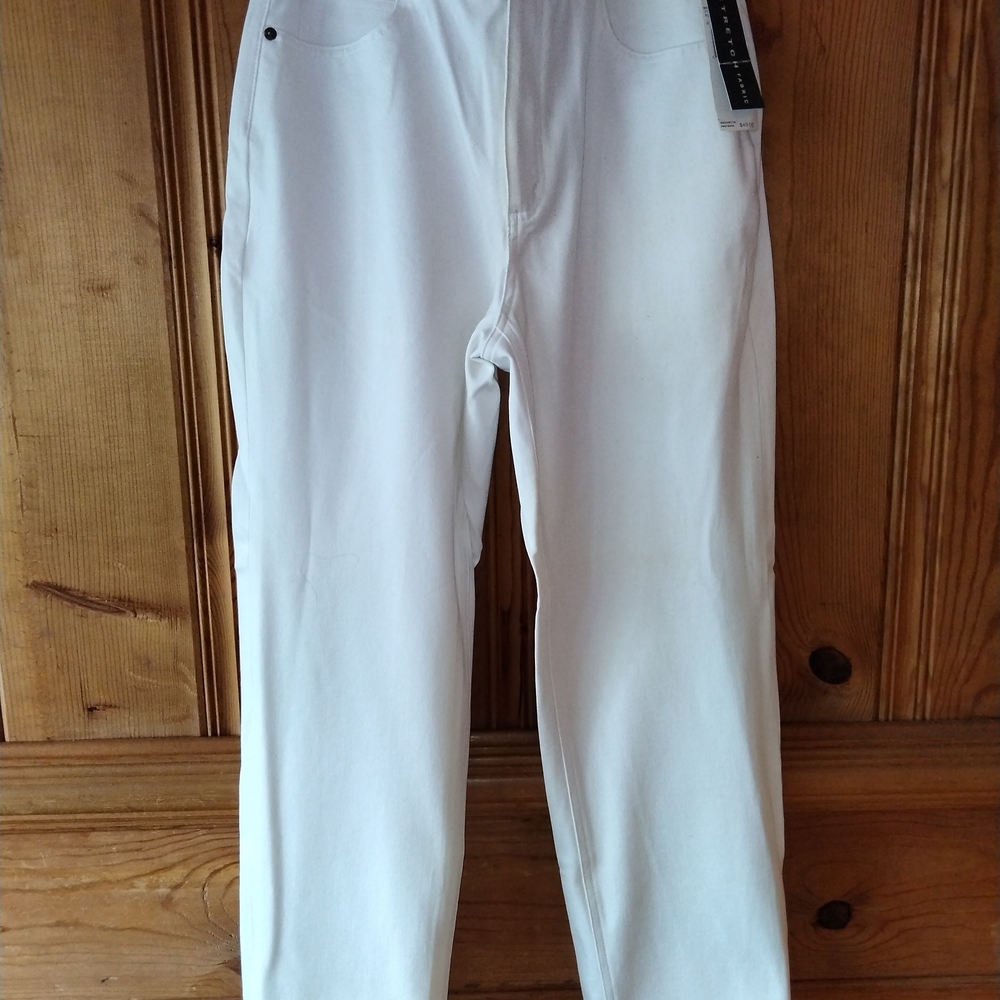 Evan Picone Elegant White Garment